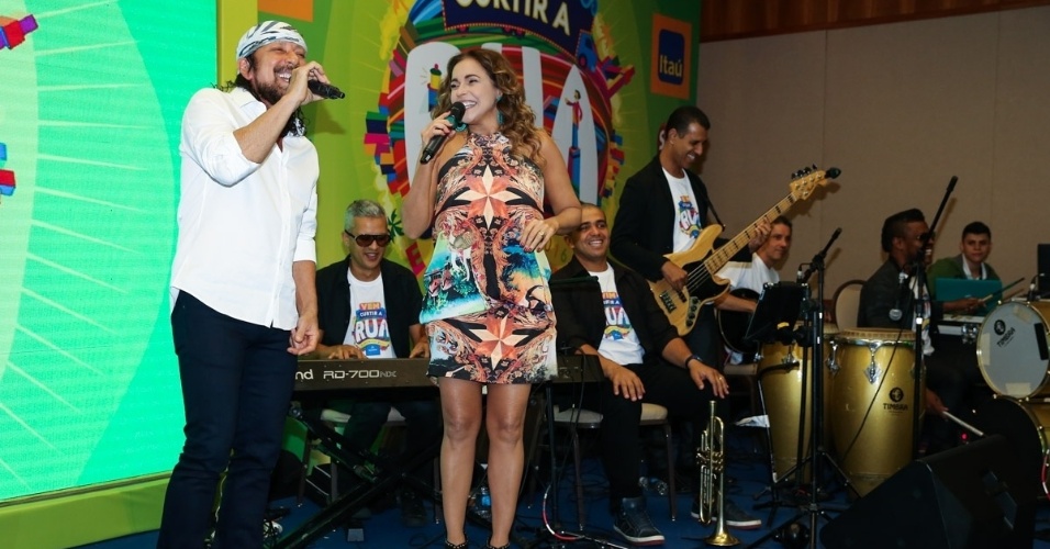 26.nov.2015 - Bell Marques e Daniela Mercury se apresentam em coletiva do Carnaval de Salvador de 2016