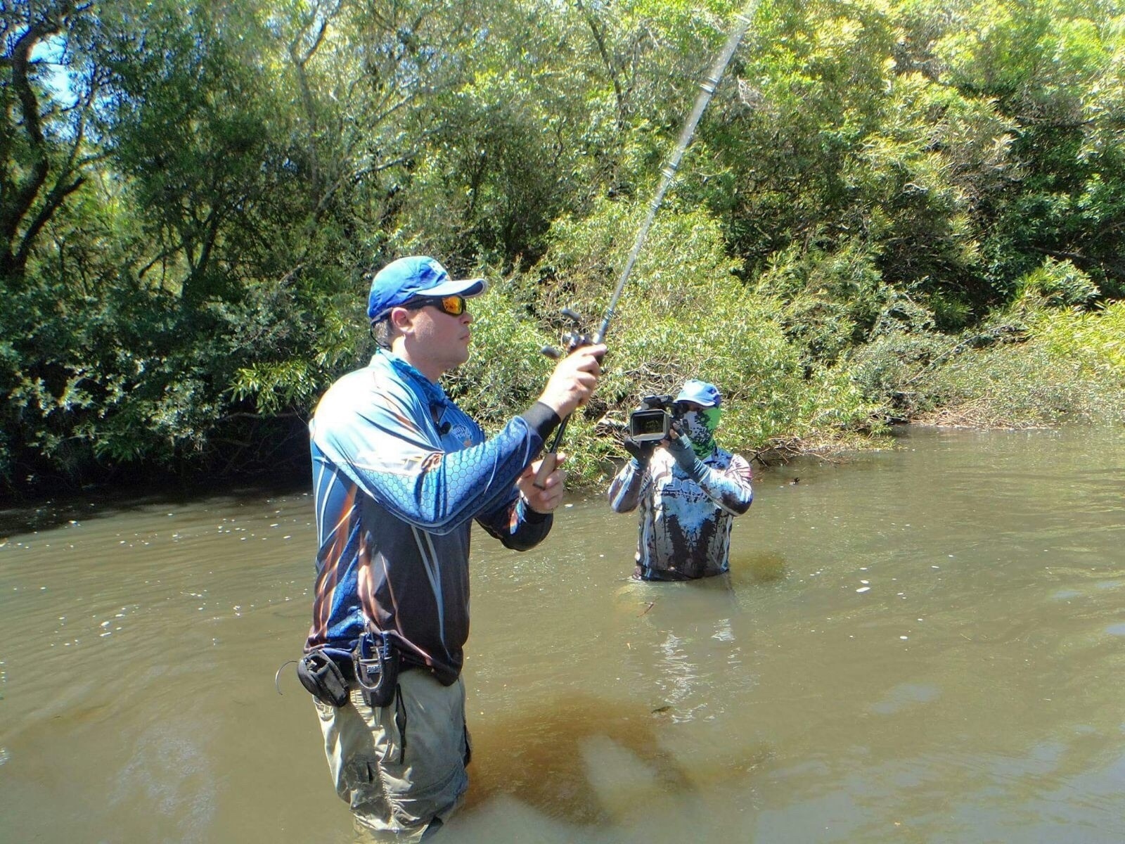 Joel Datena apresenta o programa sobre pesca esportiva "Coração de Pescador" na Band Goiás - Arquivo Pessoal