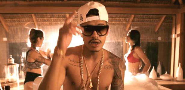 O rapper Hungria Hip Hop em clima de balada no videoclipe de "Lembranças" - Divulgação - Divulgação