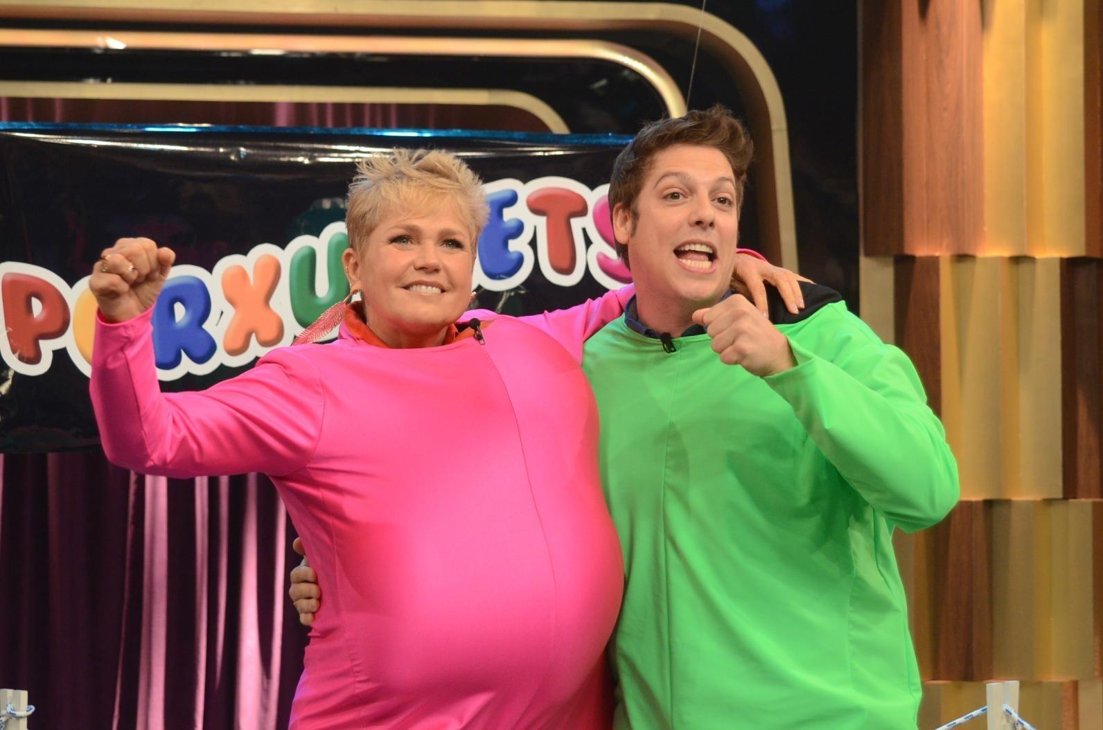 Xuxa se diverte ao lado de Fabio Porchat no talk show do apresentador - Antonio Chahestian/Record TV