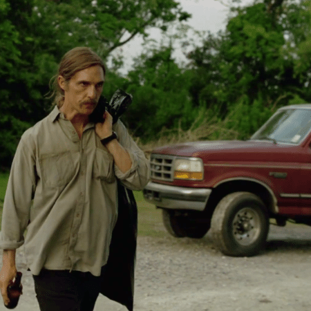 Rust Cohle (Matthew McConaughey) em cena da primeira temporada de "True Detective"  - Divulgação/HBO 