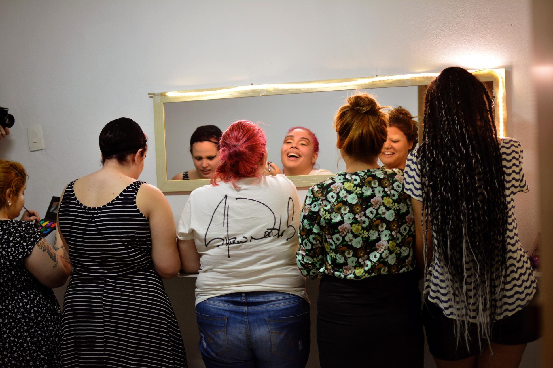 Cena do documentário "They Can Do It" com o coletivo de drag queens mulheres Riot Queens - Kelviane Lima/Divulgação