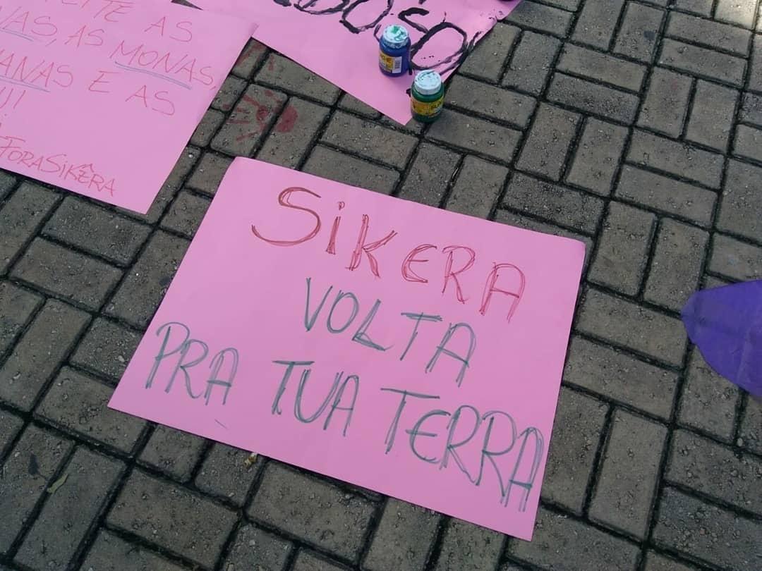 Movimento feminista protesta contra o apresentador Sikera Junior em frente à sede da TV Arapuan, afiliada da RedeTV! na Paraíba - Reprodução/Instagram/kalynelimamc