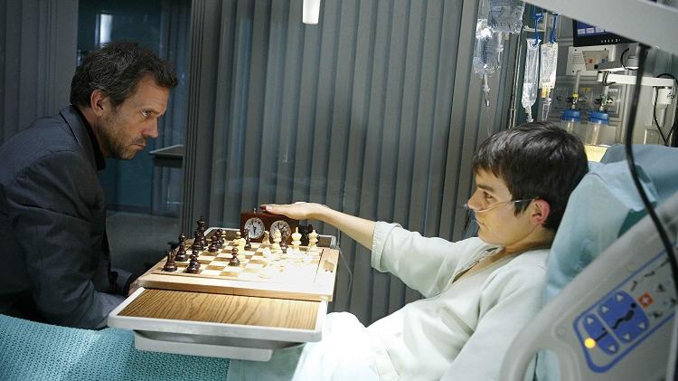 Hugh Laurie em cena na série "Dr. House" - Divulgação - Divulgação