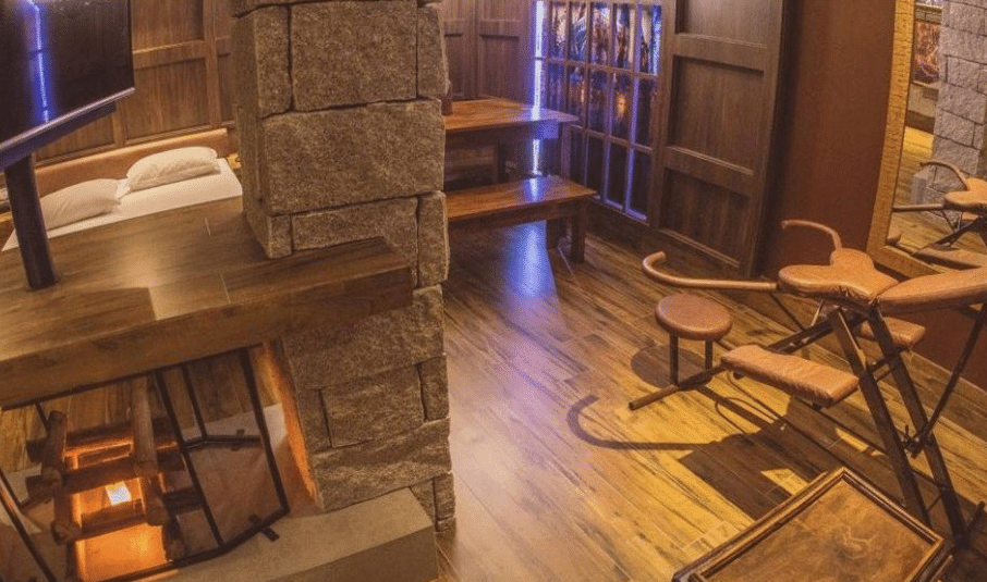 Motel em Ponta Grossa, no Paraná, faz quarto temático do Harry Potter com objetos inspirados na saga de J.K. Rowling - Reprodução/Facebook