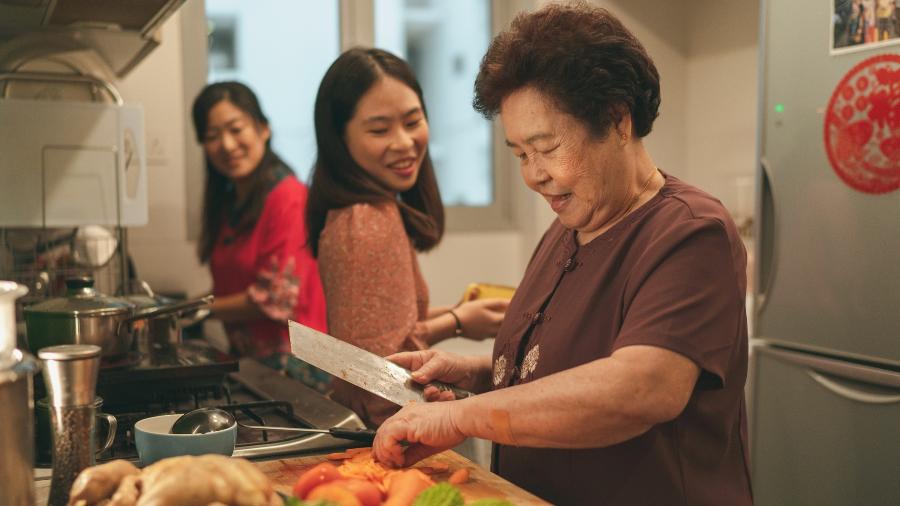 Cada fase de vida da mulher pede nutrientes específicos para melhorar a qualidade de vida e prevenir doenças, como a osteoporose - iStock