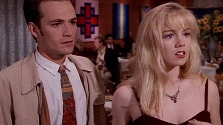 Luke Perry e Jennie Garth em cena de "Barrados no Baile (1990 - 2000)" - Divulgação