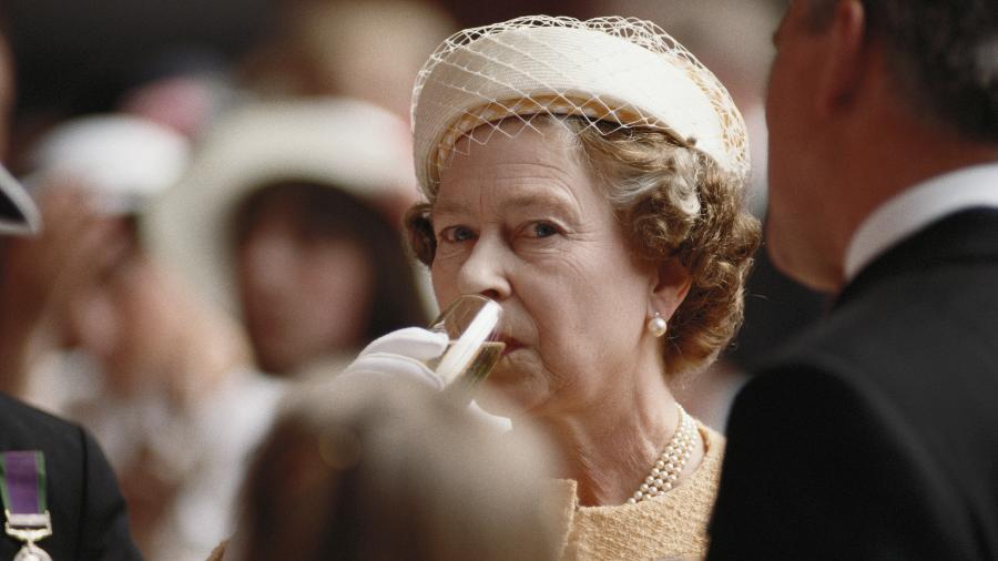 Elizabeth II: gosta de dry martini e espumante - Tim Graham Photo Library via Getty Images