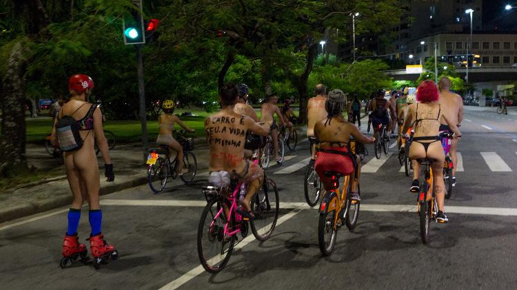Pelados (ou quase), ciclistas percorreram ruas movimentadas da zona sul do Rio de Janeiro - Matias Maxx/ysoke - Matias Maxx/UOL