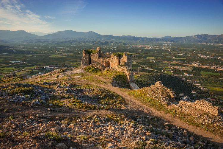 Também tem castelo medieval no Peloponeso, como este em Argos, na Grécia