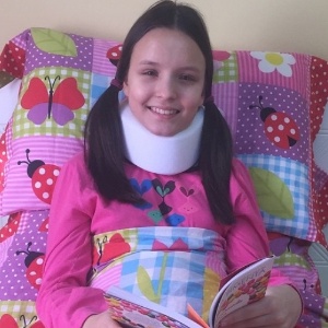 Larissa Manoela em recuperação após queda de cavalo