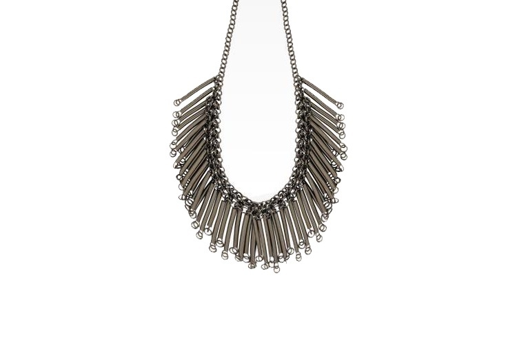 Colar de corrente com tiras, da Morana. Preço: R$ 99. Informações: www.morana.com.br| Preço e disponibilidade pesquisados em agosto de 2015 e sujeitos a alterações - Divulgação