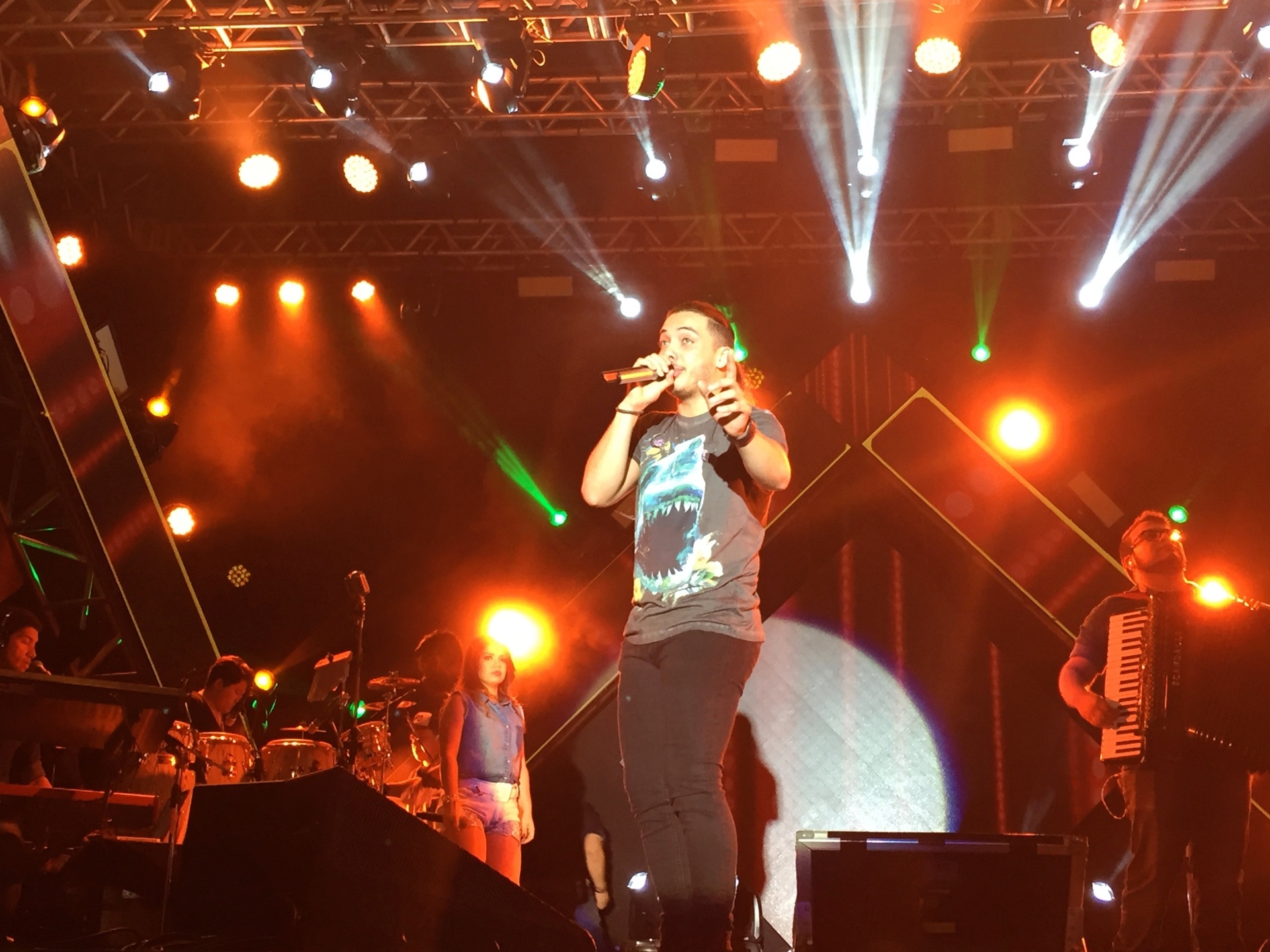 24.jan.2016 - Show do Wesley Safadão no CTN (Centro de Tradições Nordestinas) - Ligia Gauri e Luiz Gomes/UOL