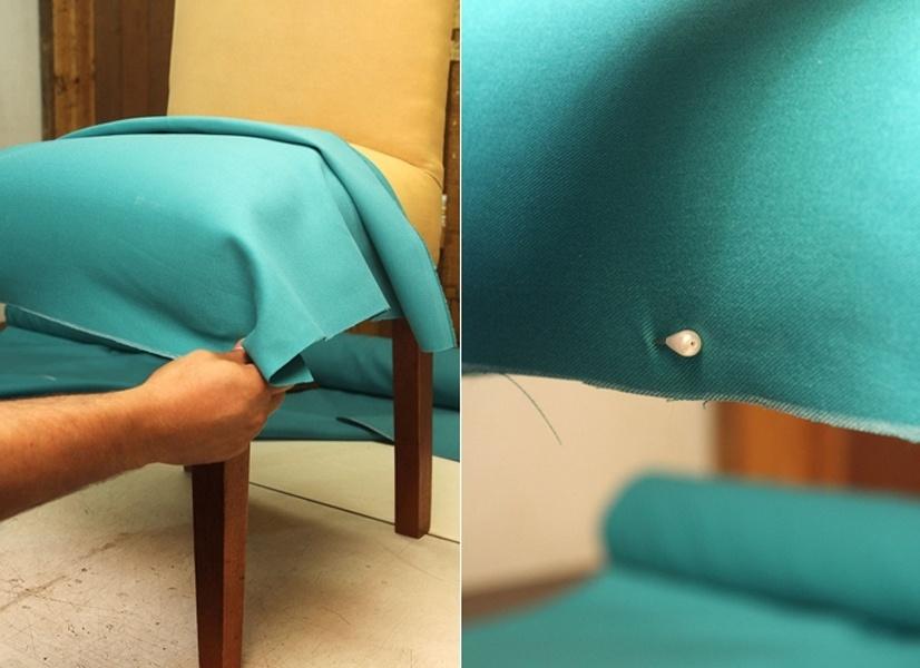 Aplique o retângulo no assento da cadeira, prendendo-o com os alfinetes - Aline Arruda/UOL