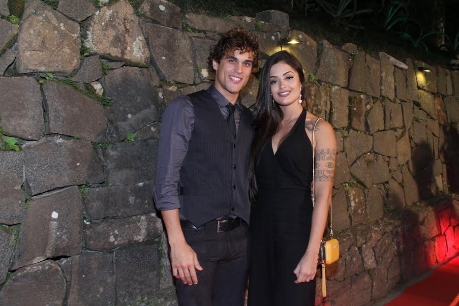 12.jul.2016- Felipe Roque e Aline Riscado prestigam Nego do Borel - Thyago Andrade/Brazil News