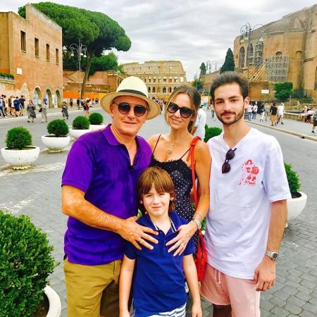 Mesquita com a esposa Melissa e os filhos Kauan e Pietro - Divulgação - Divulgação