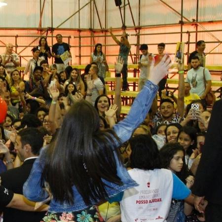 Maisa Silva acena para fãs na arena #SemFiltro na Bienal do Rio - Marcos Ferreira/Brazil News - Marcos Ferreira/Brazil News