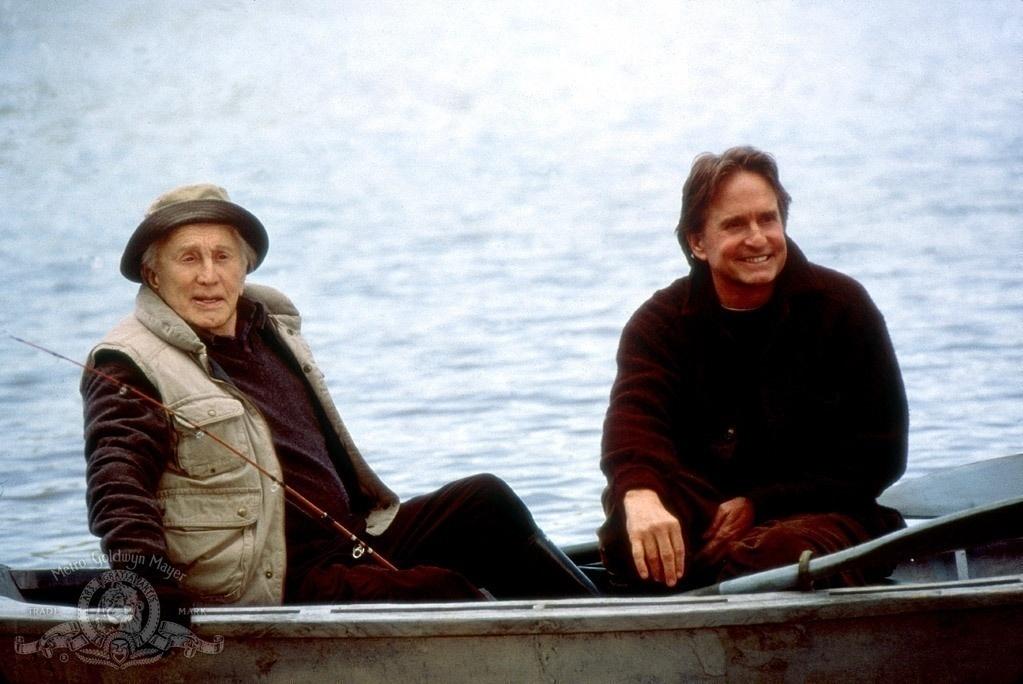 Kirk Douglas e Michael Douglas em cena de "Acontece nas Melhores Famílias" (2003) - Divulgação