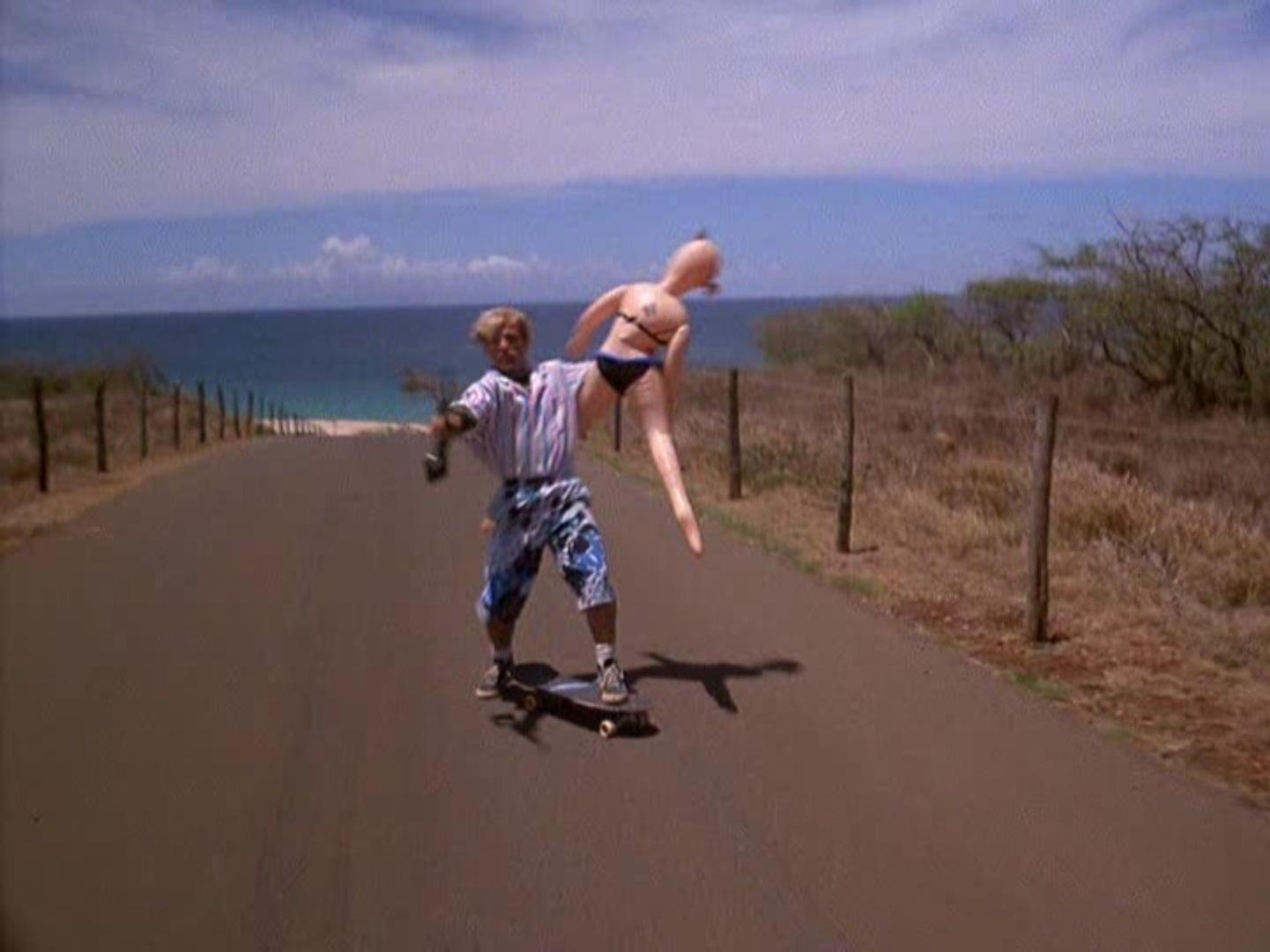 Cena do filme "Sinistra Passagem pelo Havaí" (1987) - Reprodução