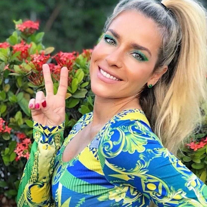 Monique Alfradique fez uma maquiagem especial para torcer - Reprodução/Instagram