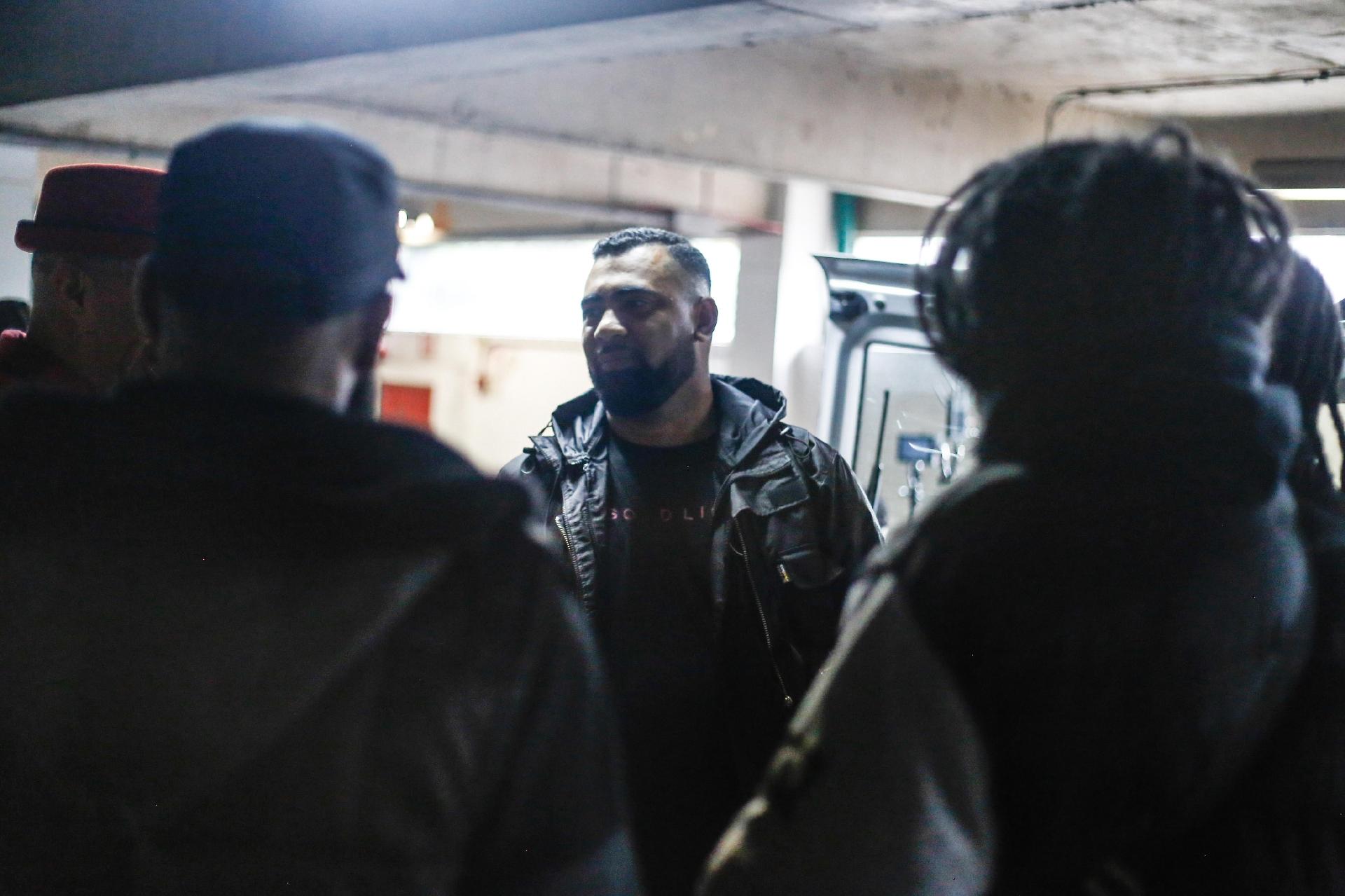 Rappers durante gravação do videoclipe de "O Céu é o Limite" - Moah Buffalo