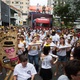 2013 O Baixo Augusta conseguiu liberação da prefeitura, e voltou às ruas. O desfile daquele foi feito em parceria com o Bloco Quizomba, do Rio de Janeiro, e participação da cantora Roberta Sá. A atriz Alessandra Negrini assume o posto de rainha. O desfile reúne 25 mil pessoas. - Frâncio de Holanda/Divulgação