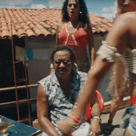 Compadre Washington no clipe de "Bola Rebola" - Reprodução/Youtube - Reprodução/Youtube