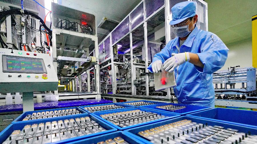 Fábrica de baterias de carros elétricos em Tangshan, na China - Xinhua/Yang Shiyao