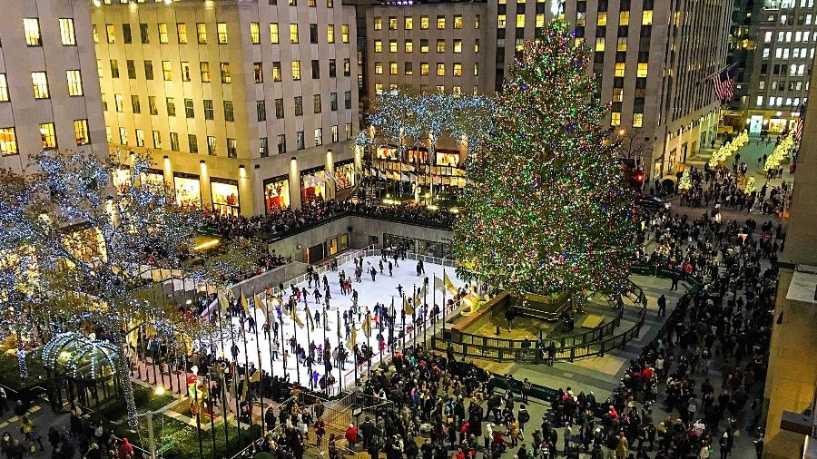 O já tradicional rinque fica ao lado da árvore de Natal do Rockefeller Center, uma das mais imperdíveis em Nova York - iStock