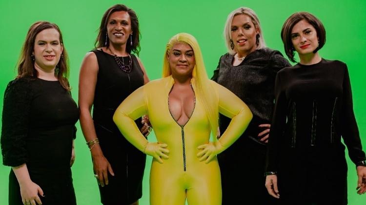 Preta Gil entre as mulheres transexuais que participam do seu clipe Só o Amor - Reprodução/ Instagram - Reprodução/ Instagram
