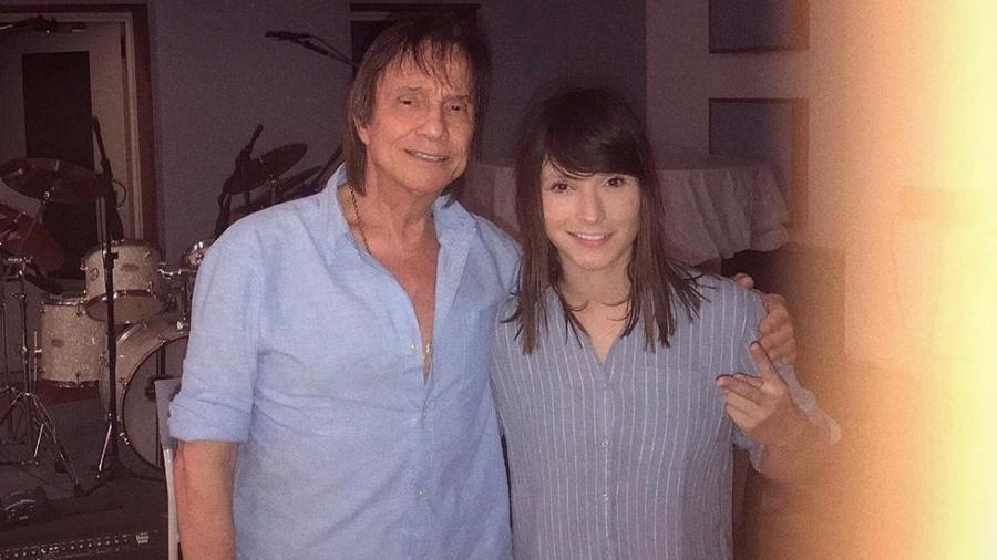 Roberto Carlos posa ao lado de Tamara Ângelo, ex-The Voice - Reprodução/Instagram