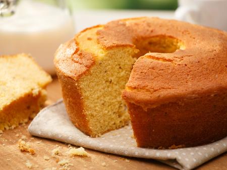 COMO FAZER BOLO DE FUBÁ TRADICIONAL (Receita Fácil)