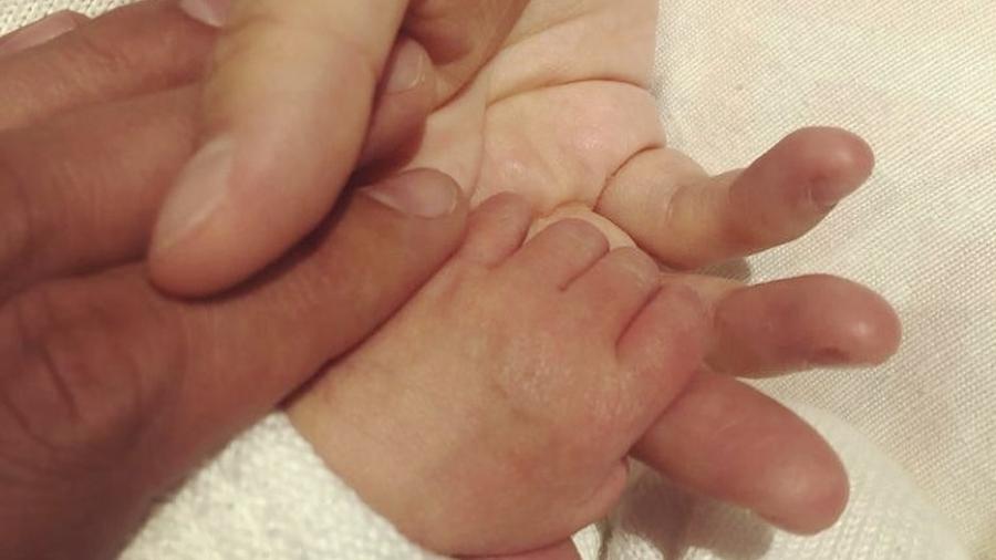 Dulce Maria mostra mão da filha, Maria Paula - Reprodução/Instagram @dulcemaria