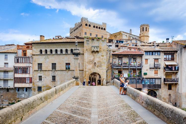 Ponte all'ingresso della città medievale di Valterபpress, Spagna - Getty Images / iStockPhoto - Getty Images / iStockPhoto