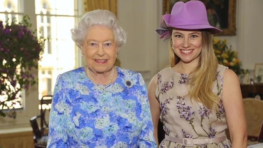 Juliana Baroni tirou foto com a rainha Elizabeth em 2015 - Reprodução/Instagram