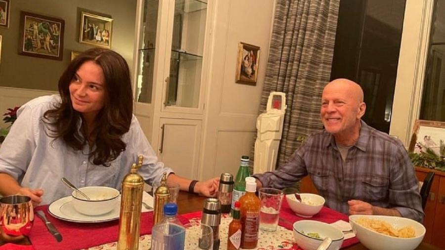  Bruce Willis participa de jantar em família com esposa e filhas - Reprodução/Instagram