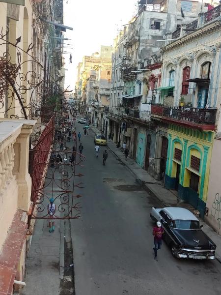 Relatos de Cuba - lições de resistência. - Julia Rocha