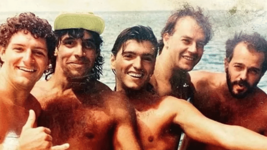 Alexandre Frota compartilha foto com amigos em Búzios. Registro foi feito em 1991 - Reprodução/Instagram