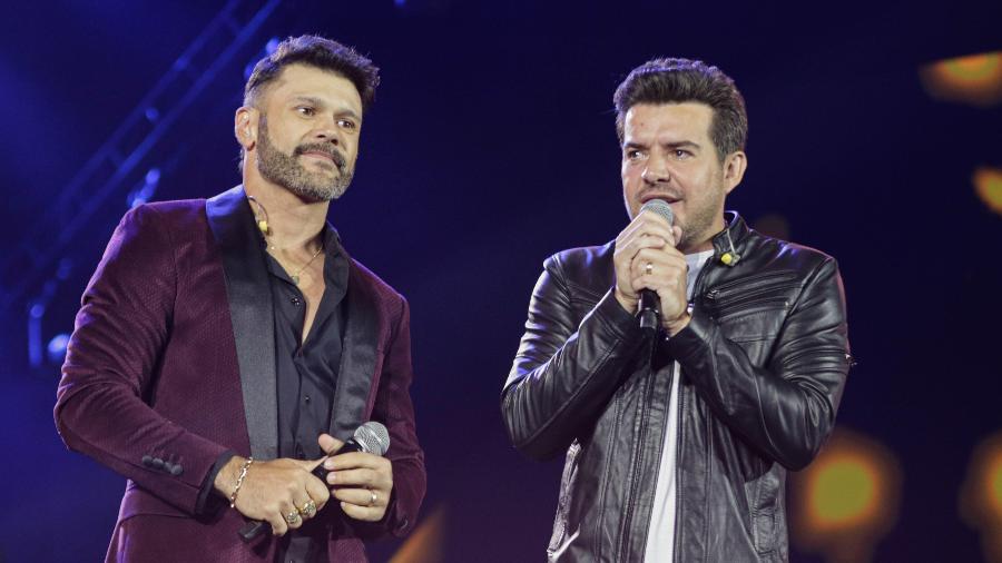 Marcos & Belutti no palco do show This Is Marília Mendonça, no sábado (5), no Allianz Parque, em São Paulo