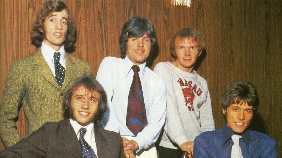 Bee Gees em sua primeira formação como quinteto, na época do álbum "Bee Gees 1st" - Reprodução/Instagram