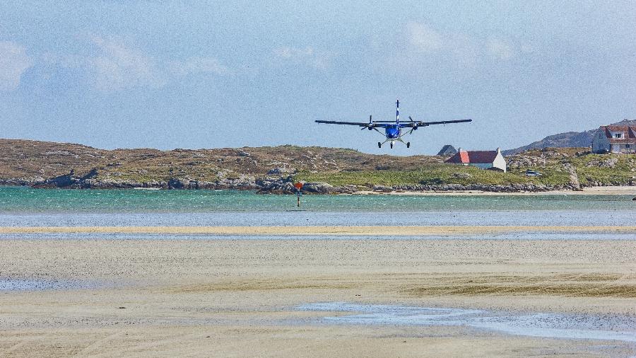 Aterrisagem no Aeroporto de Barra Beach, na Escócia