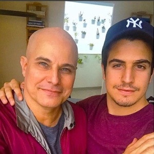 Enzo posa com o pai - Reprodução/Instagram/enzorcelulari - Reprodução/Instagram/enzorcelulari