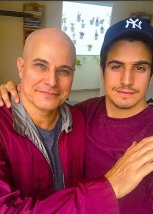 20.jun.2016 - Enzo, filho de Edson Celulari e Claudia Raia, posta foto com o pai e diz que ele está bem após ter recebido o diagnóstico de câncer - Reprodução/Instagram/enzorcelulari - Reprodução/Instagram/enzorcelulari