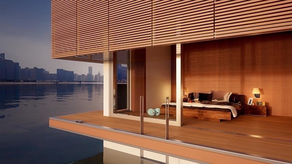 O piso da Waterlovt (www.waterlovt.com) é especial e mantém a temperatura agradável ao toque, arrefecendo ou aquecendo segundo a necessidade climática. Como os ambientes têm fechamento em vidro, o brise ripado ajuda a quebrar a incidência de luz solar direta. Na decoração, poucos e bons móveis em madeira - Divulgação