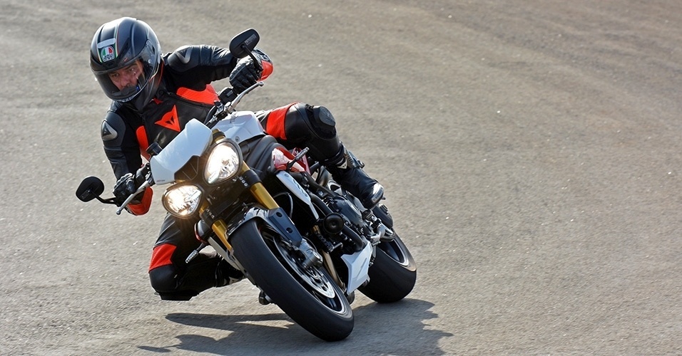 Triumph Speed Triple R 2016 - Divulgação