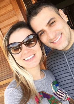 Andressa posa com seu ex-marido e atual noivo - Reprodução/Instagram AndressaUrachOficial