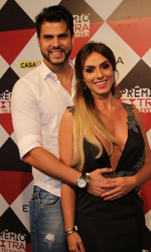 29.nov.2016 - Nicole Bahls e Marcelo Bimbi no Prêmio Extra