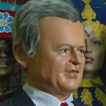 "Bom Dia Brasil" exibe boneco de Olinda em homenagem a Chico Pinheiro - Reprodução/TV Globo - Reprodução/TV Globo