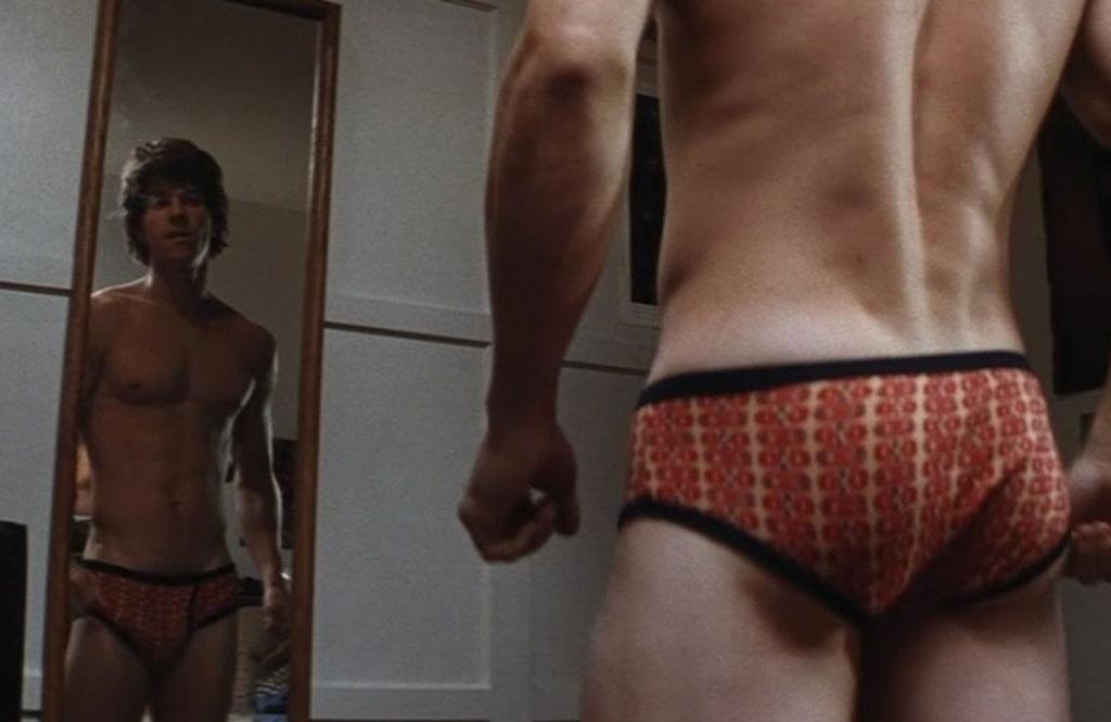 Mark Wahlberg em cena no filme "Boogie Nights - Prazer sem limites" (1997) - Reprodução