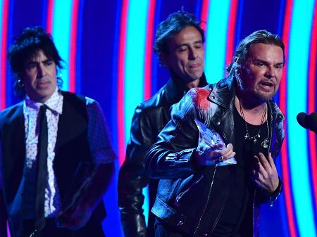A banda Maná discursou no palco do Grammy Latino 2018 - Robyn Beck/AFP